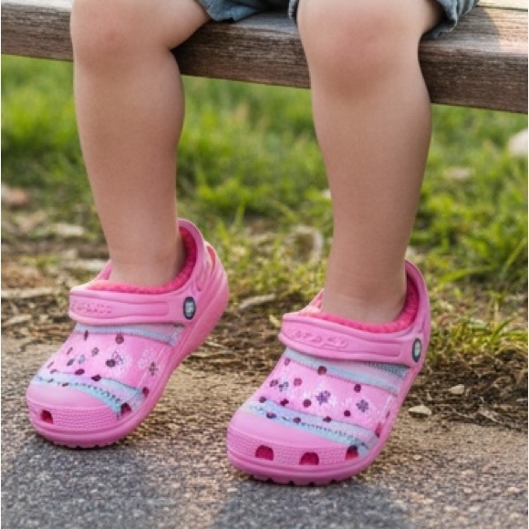 CROCS Other - Crocs Kids' Classic Printed Lined Holiday Sweater Clogs Little Girls Size 5